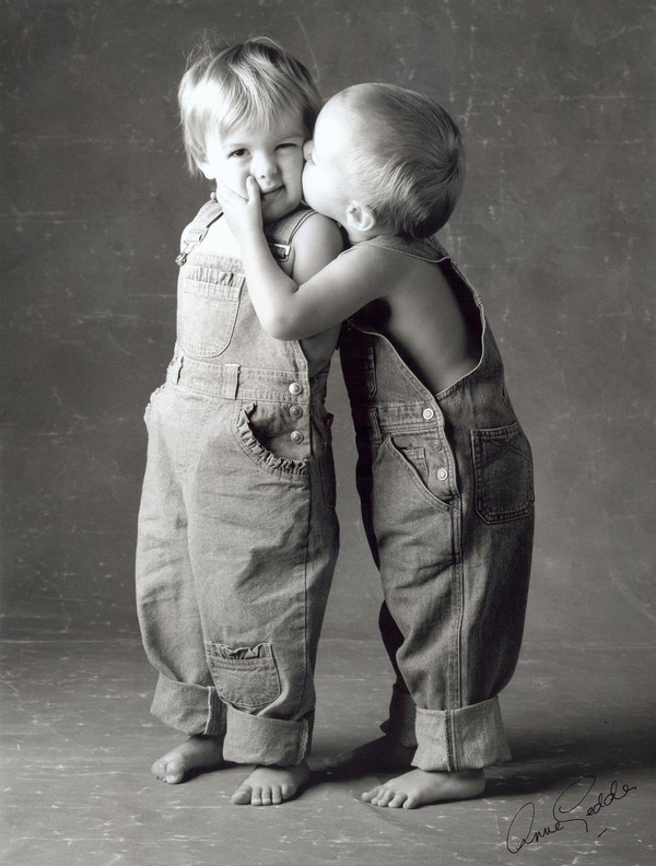 Enfants en noir et blanc