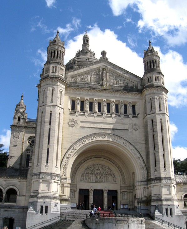 Lisieux- La Basilique Sainte Thérèse 