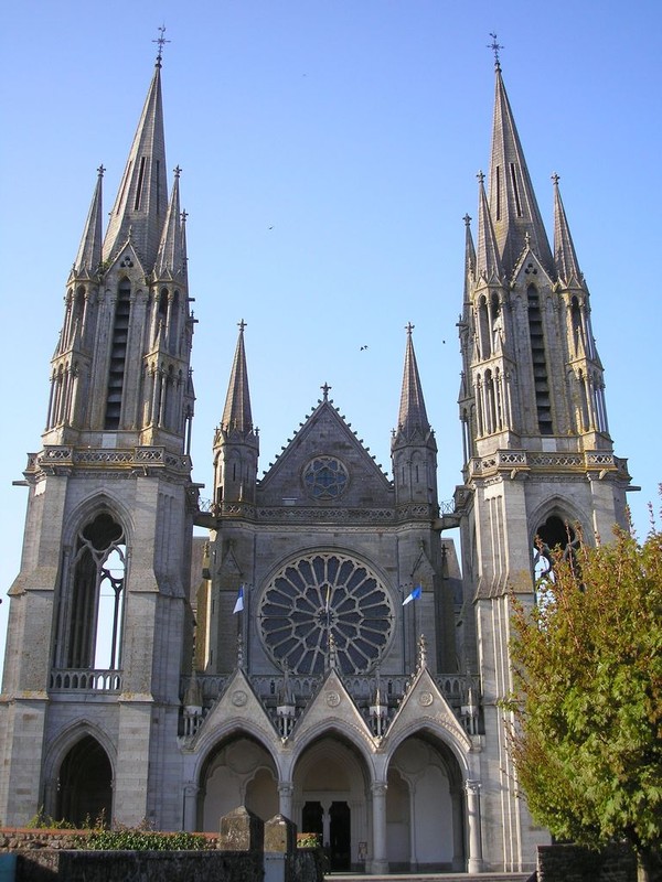 Basilique Notre-Dame de l'Espérance de  Pontmain