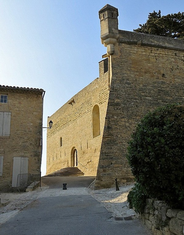 Beau village d' Ansouis