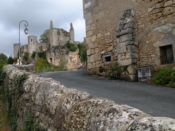 Beau village de Angles-sur-l'Anglin