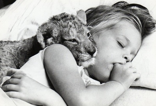 Enfant en noir et blanc