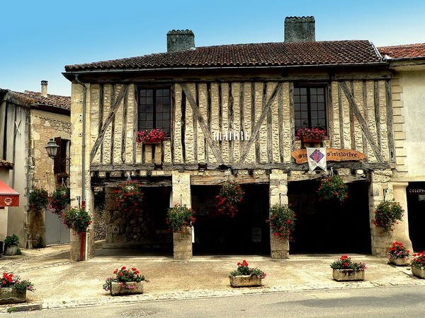 Beau village de Fourcès