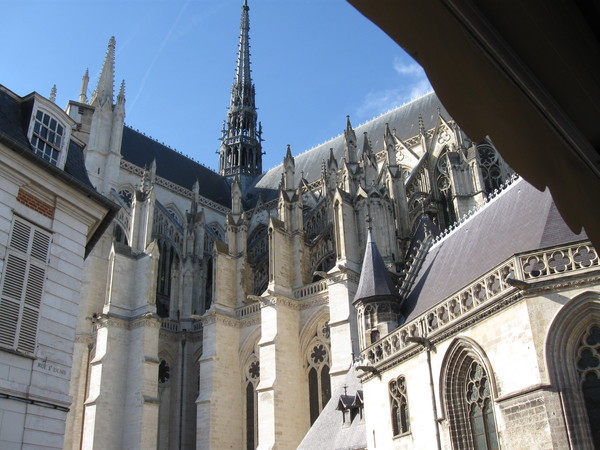 Amiens  vu en caléche