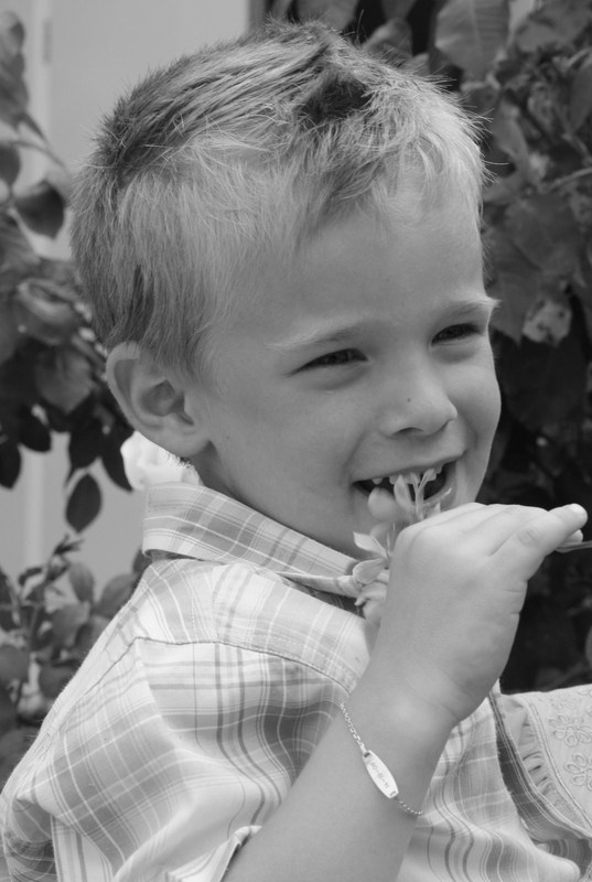 Enfant en noir et blanc