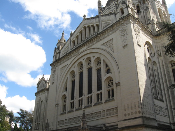 Lisieux-La Basilique Ste Thérèse