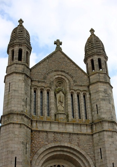 Basilique Saint-Louis-Marie-Grignon-de-Montfort