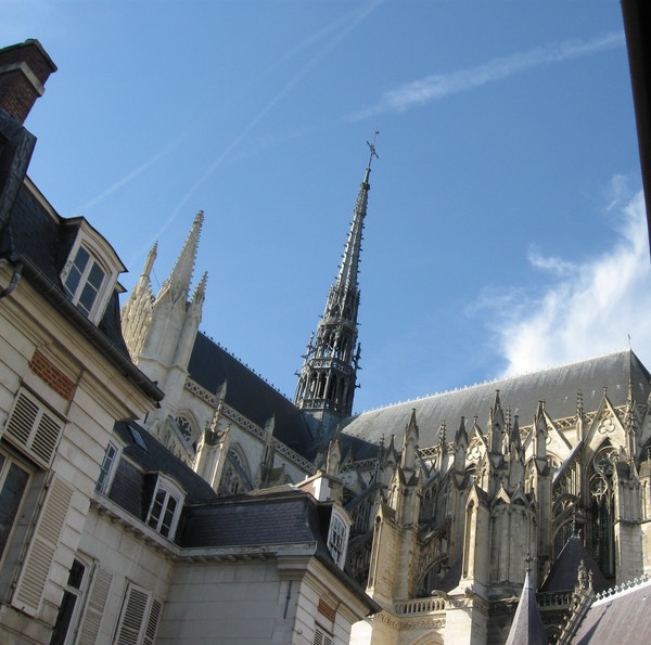 Amiens  vu en caléche