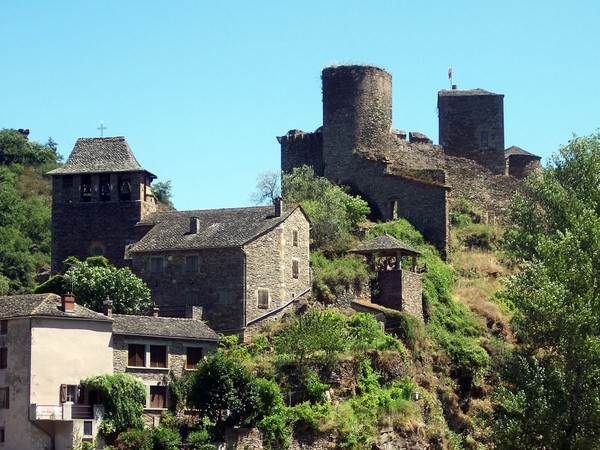 Beau village de Brousse-le-Château