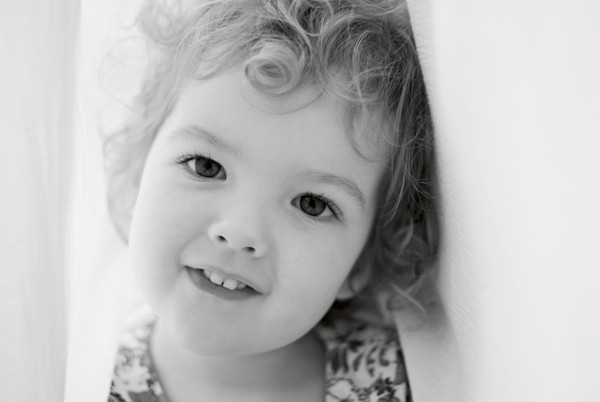 Enfant en noir et blanc