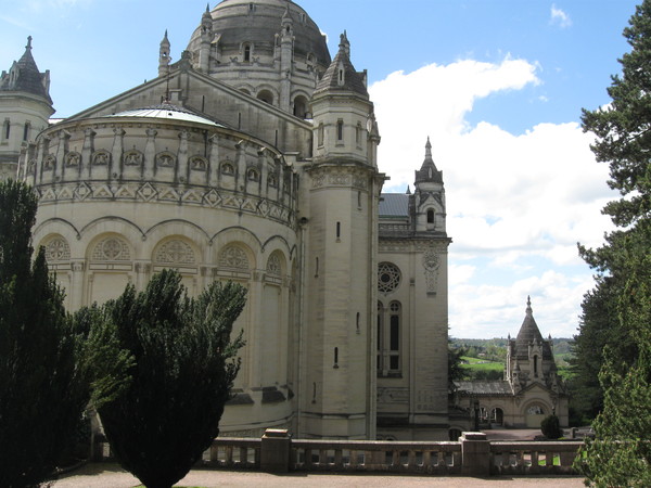 Lisieux - La Basilique sainte Thérèse 