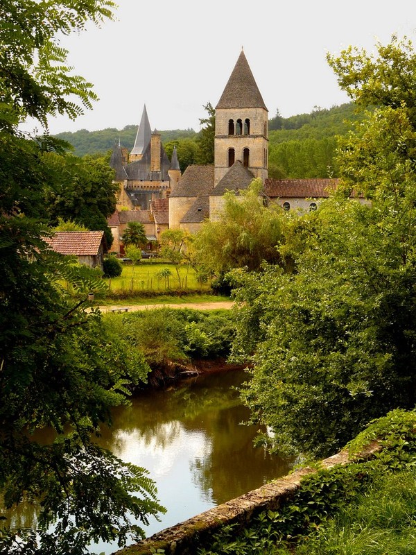 Beau village de Saint-Léon-sur-Vézère