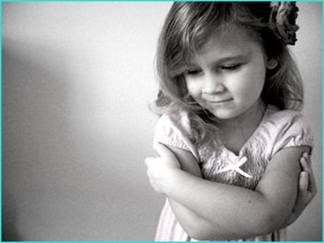 Enfant en noir et blanc