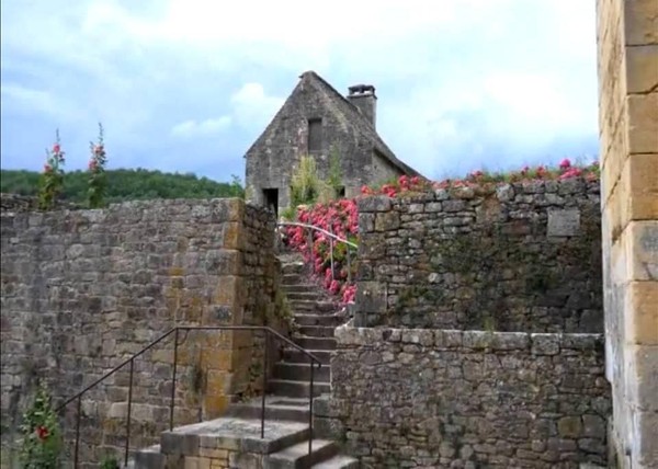 Beau village de Saint-Amand-de-Coly