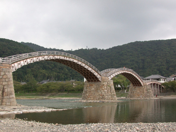  Le pont Kintaikyo   - Japon