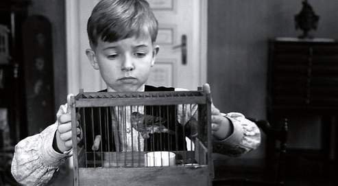 Enfant en noir et blanc