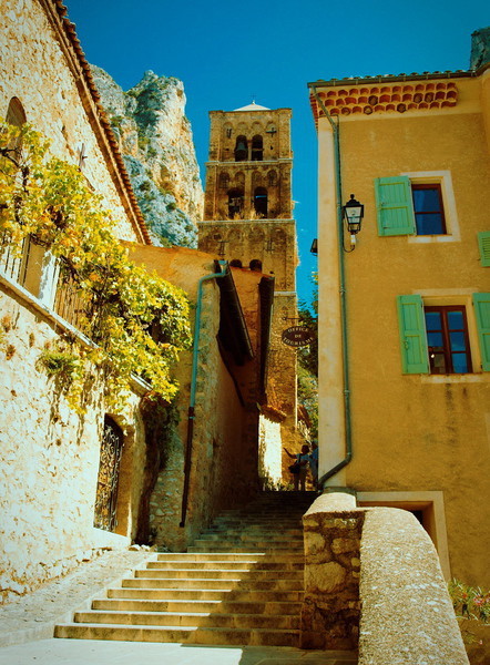 Beau village de Moustiers-Sainte-Marie