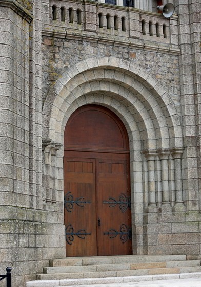 Basilique Saint-Louis-Marie-Grignon-de-Montfort