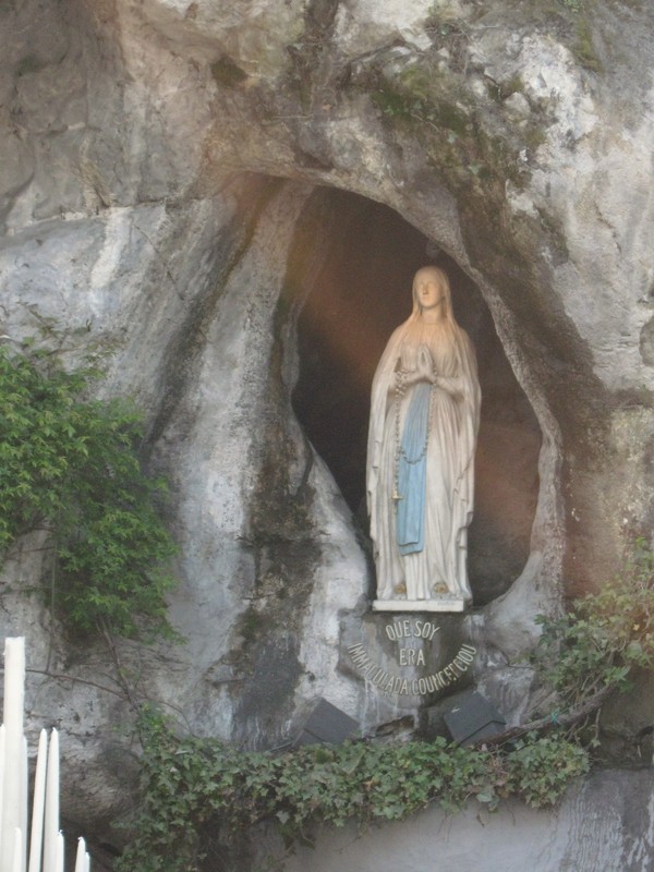 Lourdes -La grotte de Massabielle 