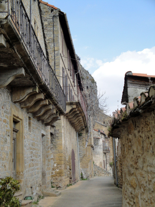 Beau village de Peyre