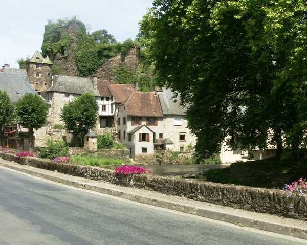 Beau village de Ségur-le-Château