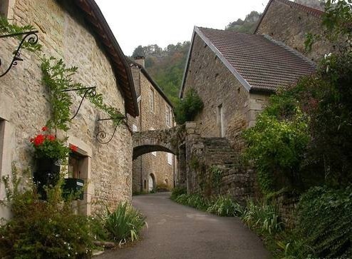 Beau village de Baume-les-Messieurs 