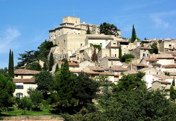 Beau village d' Ansouis