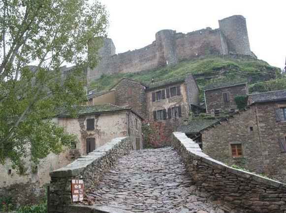 Beau village de Brousse le Château