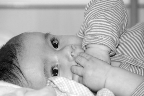 Enfant en noir et blanc