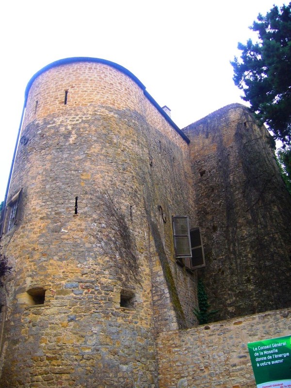 Beau village de Rodemack