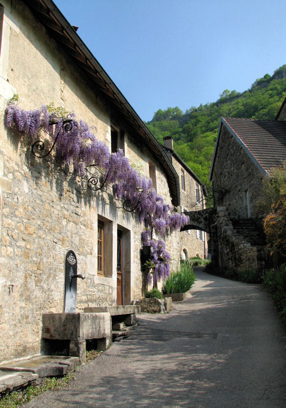 Beau village de Baume-les-Messieurs 