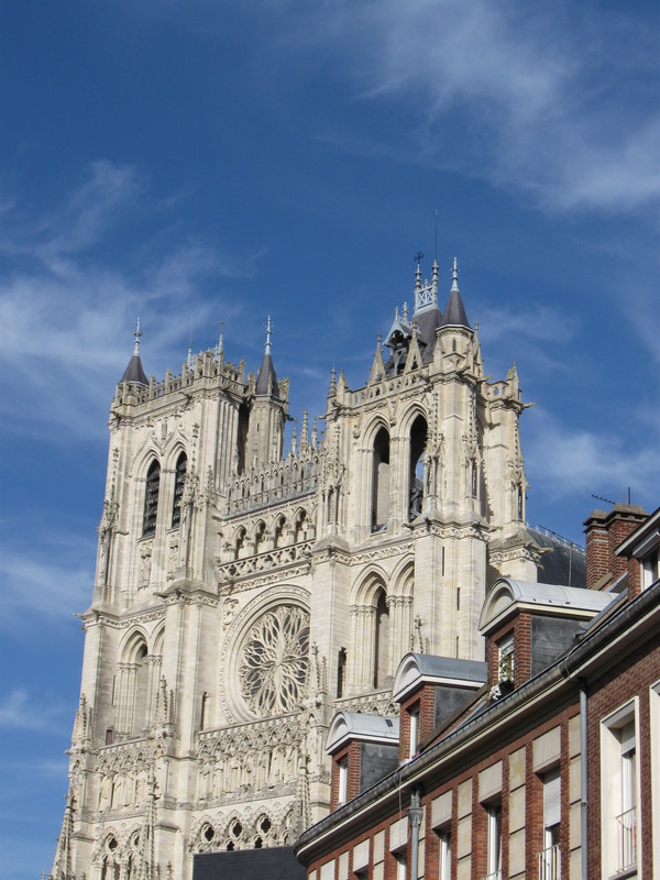 Amiens  vu en caléche