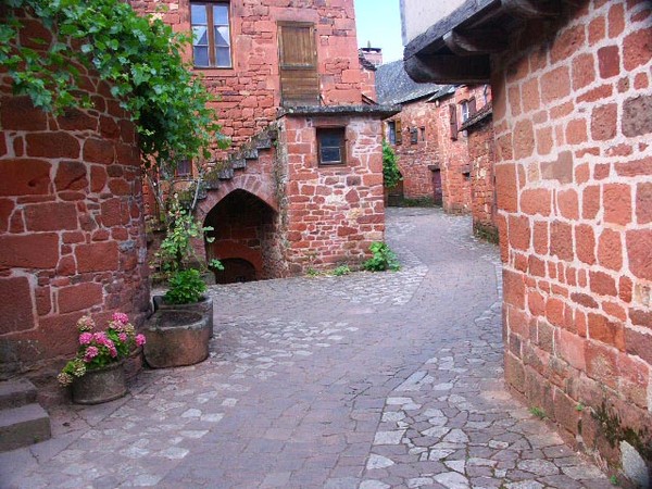 Beau village de Collonges-la-Rouge