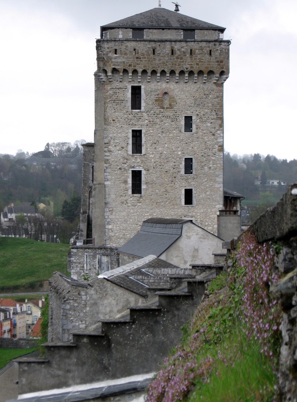 Le Chateau fort et le musée pyrénéen de Lourdes