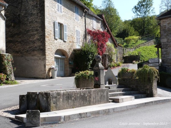 Beau village de Baume-les-Messieurs 