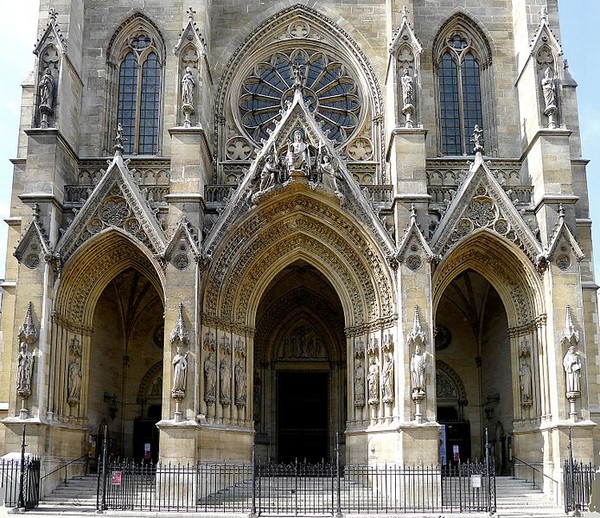  Basilique  Sainte-Clotilde-et-Sainte-Valère- Paris