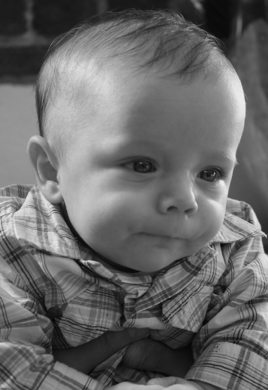 Enfant en noir et blanc