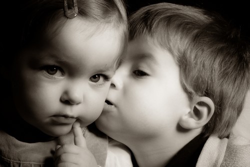 Enfants en noir et blanc