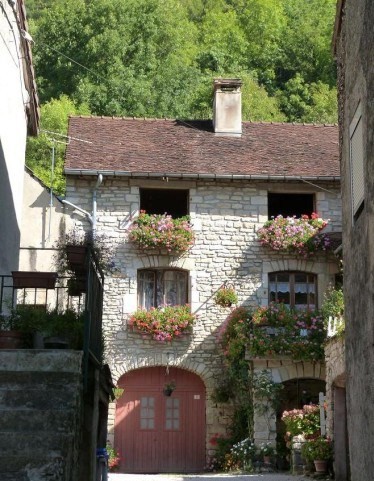 Beau village de Baume-les-Messieurs 