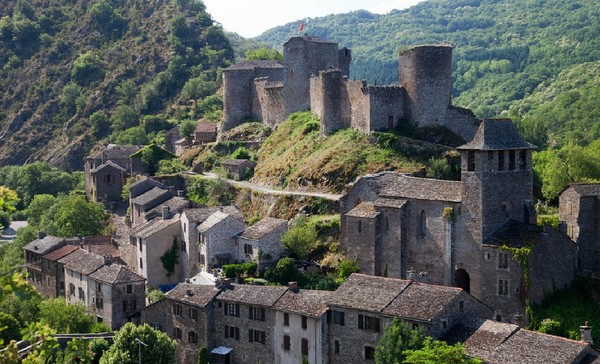 Beau village de Brousse-le-Château