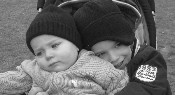 Enfant en noir et blanc