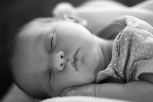 Enfant en noir et blanc