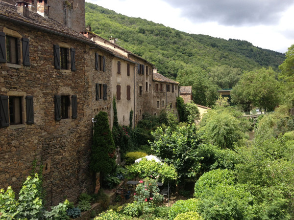 Beau village de Brousse-le-Château