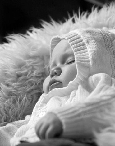 Enfant en noir et blanc