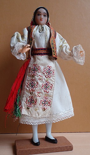 Poupée costume folklorique 