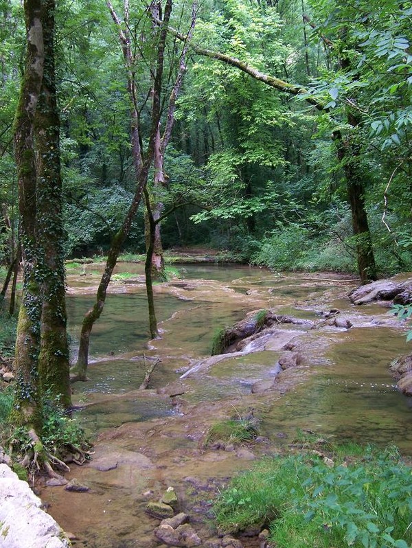 Beau village de Baume-les-Messieurs 