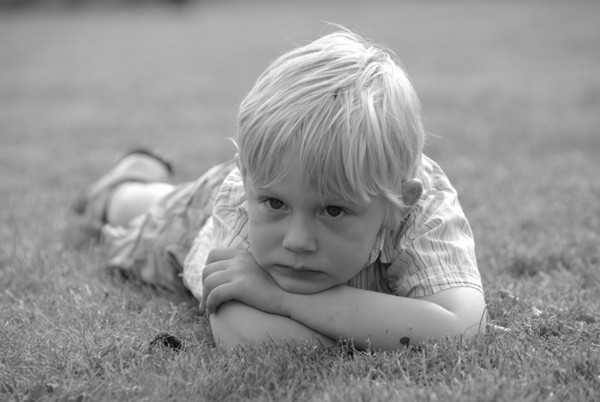 Enfant en noir et blanc