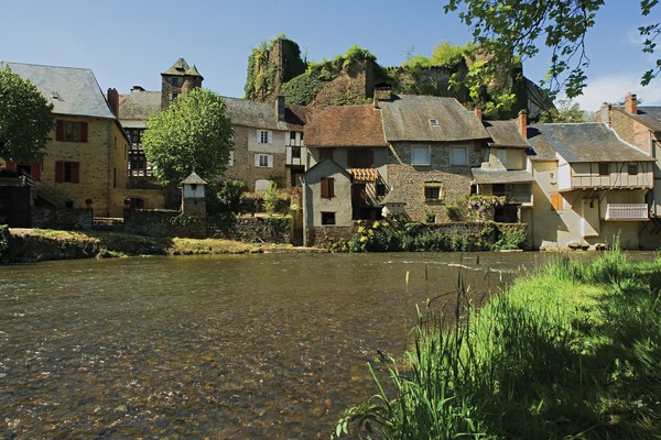 Beau village de Ségur-le-Château