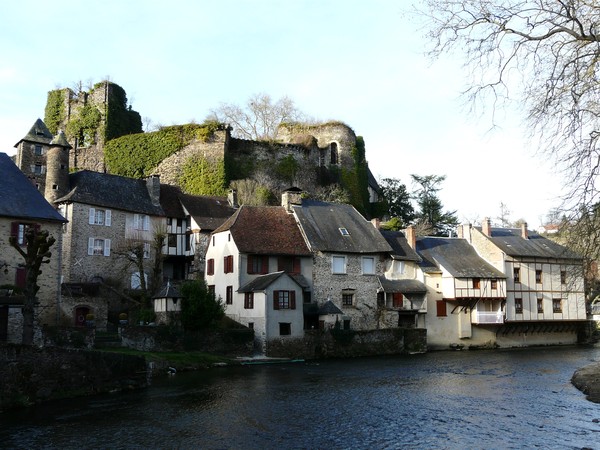 Beau village de Ségur-le-Château