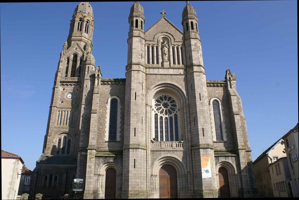 Basilique Saint-Louis-Marie-Grignon-de-Montfort